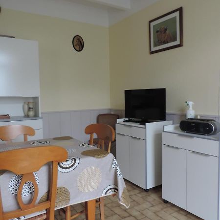 Gîte de l'Aubrée 17 Puy-du-Lac Esterno foto